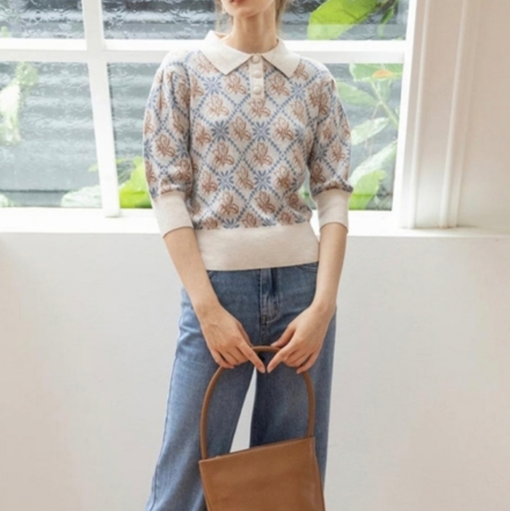 Simple Retro Blue And Gold Patterned Sweater - Picture 3 of 3